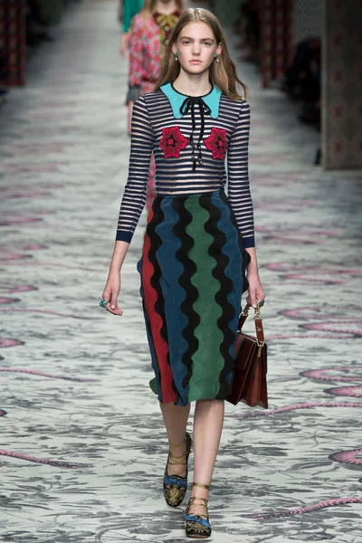 Look 60